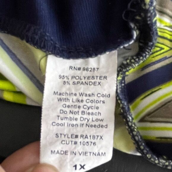 Perseption Woman Top - Picture 7 of 7